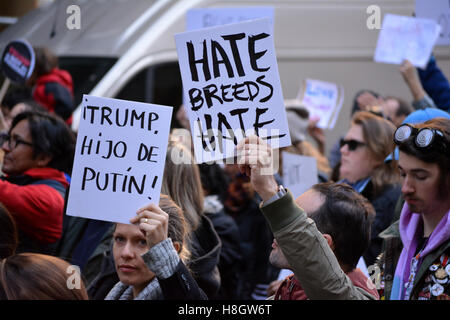 New York, USA. 12. November 2016. "Trump ist nicht mein Präsident" März in New York City. Bildnachweis: Christopher Penler/Alamy Live-Nachrichten Stockfoto