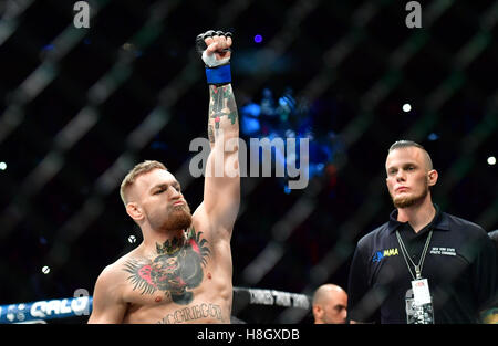 New York, USA. 12. November 2016. Eddie Alvarez vs. "Berüchtigten" Conor McGregor bei UFC 205 im Madison Square Garden. Bildnachweis: Jason Silva / Alamy Live News Stockfoto