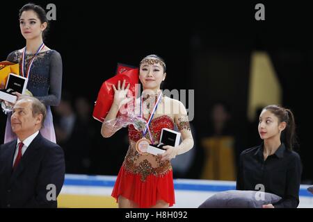 Paris, Frankreich. 12. November 2016. Wakaba Higuchi (JPN) Eiskunstlauf: ISU Grand Prix of Figure Skating "Trophée de France 2016' Damen Singls Preisverleihung in der AccorHotel Arena in Paris, Frankreich. © Mutsu Kawamori/AFLO/Alamy Live-Nachrichten Stockfoto