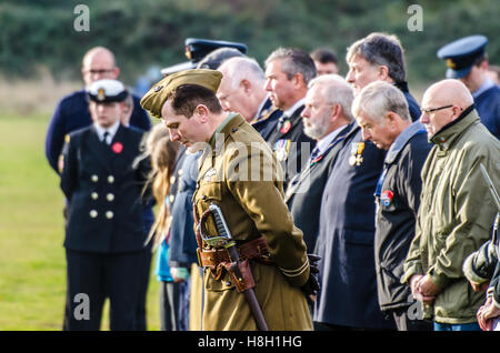 Erinnerung Sonntag service Kranzniederlegung Zeremonie fand in Stow Maries Flugplatz. Ein Denkmal wurde errichtet auf dem Exerzierplatz, mit dem sich der Dienst stattfand. Stockfoto