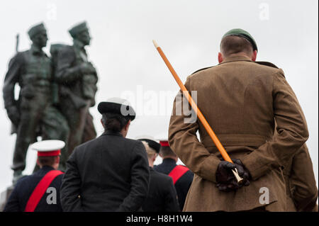 Spean Beidge, Schottland. 13. November 2016 UK Commando Spean Beidge Memorial Trauerfeier. Kundenansturm um Respekt an die jährliche Gedenkfeier im feuchten schottischen Wetter Credit: Kenny Ferguson/Alamy Live News Stockfoto