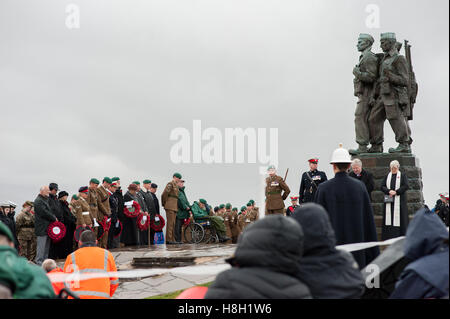 Spean Beidge, Schottland. 13. November 2016 UK Commando Spean Beidge Memorial Trauerfeier. Kundenansturm um Respekt an die jährliche Gedenkfeier im feuchten schottischen Wetter Credit: Kenny Ferguson/Alamy Live News Stockfoto