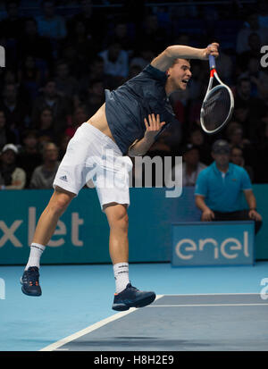 Die O2-Arena, London, UK. 13. November 2016. 1. Tag Nachmittag Singles match, Novak Djokovic (SRB) V Dominic Thiem (AUT). Bildnachweis: Sportsimages/Alamy Live-Nachrichten. Stockfoto