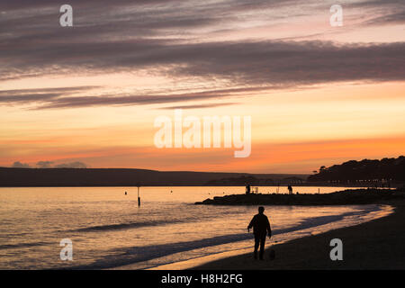 Branksome Chine, Poole, Dorset, UK. 13. November 2016. Atemberaubenden Sonnenuntergang mit Blick auf Sandbänken und Poole Credit: Carolyn Jenkins/Alamy Live News Stockfoto