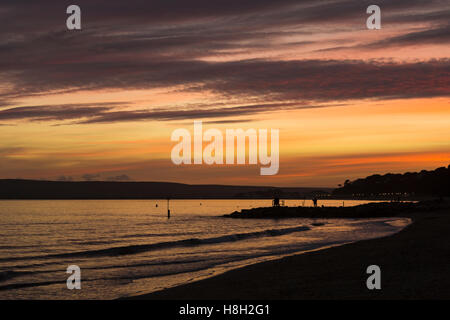 Branksome Chine, Poole, Dorset, UK. 13. November 2016. Atemberaubenden Sonnenuntergang mit Blick auf Sandbänken und Poole Credit: Carolyn Jenkins/Alamy Live News Stockfoto