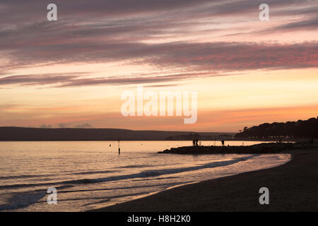 Branksome Chine, Poole, Dorset, UK. 13. November 2016. Atemberaubenden Sonnenuntergang mit Blick auf Sandbänken und Poole Credit: Carolyn Jenkins/Alamy Live News Stockfoto