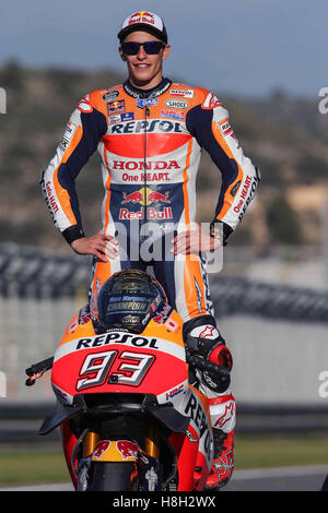 Valencia, Spanien. 13. November 2016.  Marc Marquez Spaniens und Repsol Honda Team stellen nach der MotoGP von Valencia - Rennen in der Comunitat Valenciana Ricardo Tormo Circuit am 13. November 2016 in Valencia, Spanien...  Bildnachweis: Marco Iorio/Alamy Live-Nachrichten Stockfoto