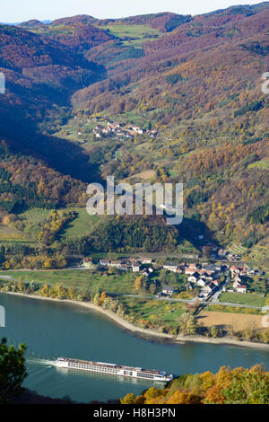 Aggsbach: Dorf Groisbach, Donau, Kreuzfahrtschiff, Wachau, Niederösterreich, Niederösterreich, Österreich Stockfoto