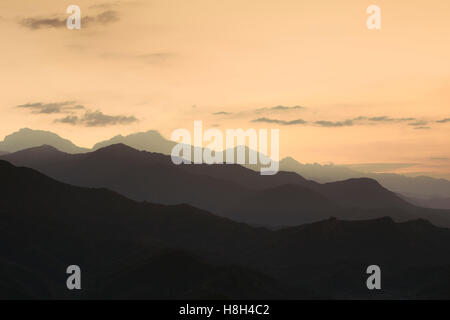 Morgensonne leuchtet Bereich Annapurna im Himalaya-Gebirge, Sarangkot, Nepal Stockfoto