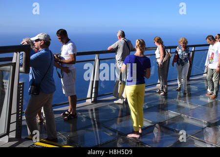 Cabo Girao, Camara De Lobos, Madeira, Portugal, künstlichen anzeigen strukturieren höchste Steilküste mit Blick auf Madeira Stockfoto