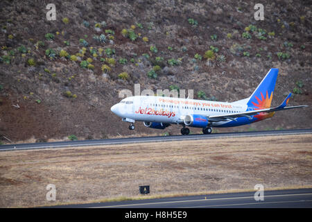 Jet2holidays Flugzeug vom Flughafen von Madeira Stockfoto