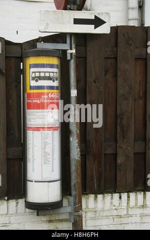 Bushaltestelle auf Cremerstraat in den Markt Stadt von Valkenburg Südholland Limburg Niederlande NL 2016 Stockfoto