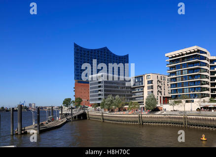 Elbphilharmonie Concert Hall und Häuser am Dalmannkai (Grasbrookhafen), Hafencity, Hamburg, Deutschland, Europa Stockfoto