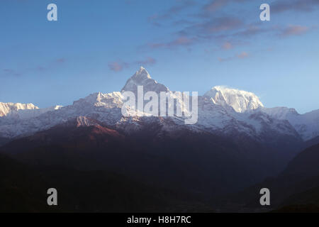 Blick auf Anzeigen bei Sonnenaufgang von Sarangkot, Annapurna Region Nepal Stockfoto