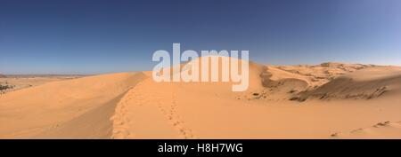 Unbegrenzte leere Wüste Panorama von Nordafrika Bechar Algerien, Taghit Sandwüste Stockfoto