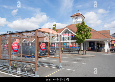 Tesco Supermarkt, High Street, Feltham, London Borough of Hounslow, Greater London, England, United Kingdom Stockfoto