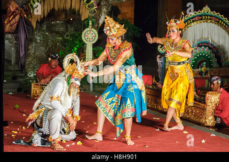 Traditioneller Tanz (Legong Tanz und Ramayana). Ubud Palast. Ubud. Bali. Indonesien. Stockfoto