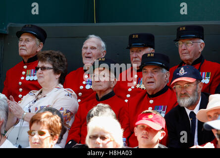 Chelsea-Rentner als Zuschauer im Centre Court, Tennis, das ITF-Grand-Slam-Turnier Wimbledon 2009, Großbritannien, Europa Stockfoto