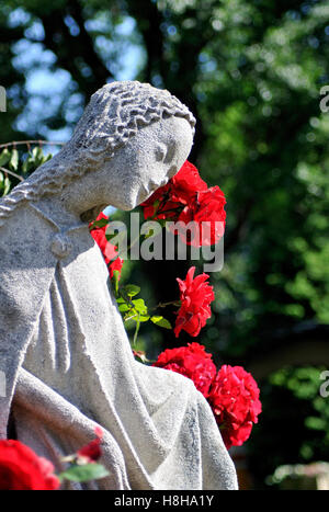 Statue außerhalb St. Barbara-Kirche, Kirche der Heiligen Barbara, in Baernbach, Steiermark, Österreich, Europa Stockfoto