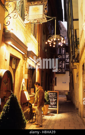 Weinstube und Restaurant Le Tire Bouchon in den Abend, Straßburg, Elsass, Frankreich, Europa Stockfoto