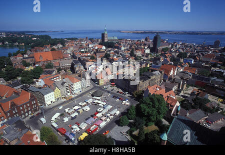 Blick von der Marienkirche St. Mary's-Kirche über die Neuer Markt-Quadrat auf Stralsund, Ostsee, Ostseeküste, panorama Stockfoto