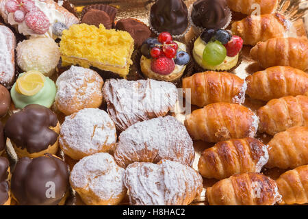 Typische italienische Gebäck gefüllt, hautnah. Stockfoto