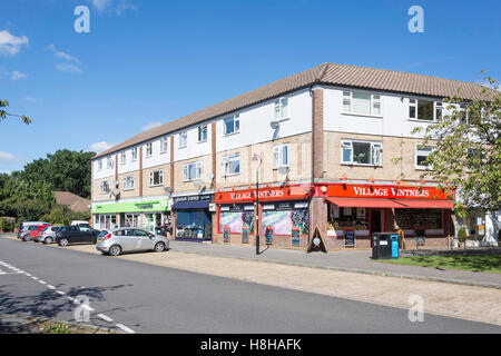 Lokale Dorfläden, Marschall Parade, Coldharbour Road, Pyrford, Surrey, England, Vereinigtes Königreich Stockfoto