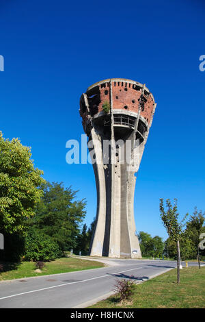 Wasserturm in Vukovar, Kroatien. Während der Schlacht von Vukovar 1991, der Wasserturm wurde eines der häufigsten Ziele von einem Stockfoto