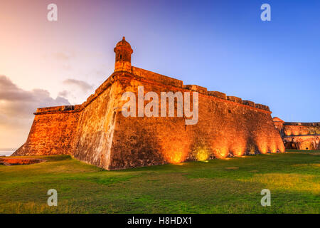 San Juan, Puerto Rico. Fort San Felipe del Morro oder Morro Castle in der Dämmerung. Stockfoto