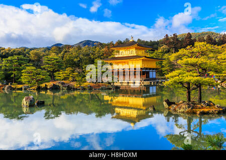 Kyoto, Japan. Goldener Pavillon am Kinkakuji-Tempel. Stockfoto