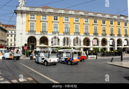 Tuk Tuk am Praça Comercio, Square of Commerce, Baixa, Lisboa, Lissabon, Portugal Stockfoto