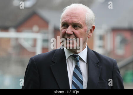 Windsor Park, Belfast. 26. Mai 2016. IFA-Präsident Jim Shaw in der a-Nationalmannschaft Trainingseinheit wie Nordirland vorbereitet dann ihre internationalen Freundschaftsspiel gegen Weißrussland am nächsten Tag. Stockfoto