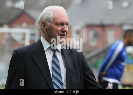 Windsor Park, Belfast. 26. Mai 2016. IFA-Präsident Jim Shaw in der a-Nationalmannschaft Trainingseinheit wie Nordirland vorbereitet dann ihre internationalen Freundschaftsspiel gegen Weißrussland am nächsten Tag. Stockfoto