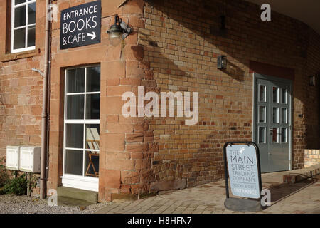 Eingang zum Cafe und Buchhandlung, Hauptstraße, St Boswells Stockfoto