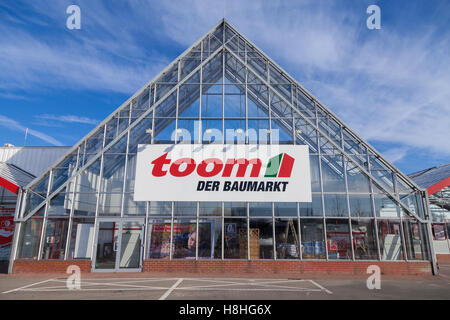 BURG / Deutschland - 13. November 2016: Toom Baumarkt. Toom ist eines der größten deutschen DIY-Händler und Bestandteil der REWE. Stockfoto