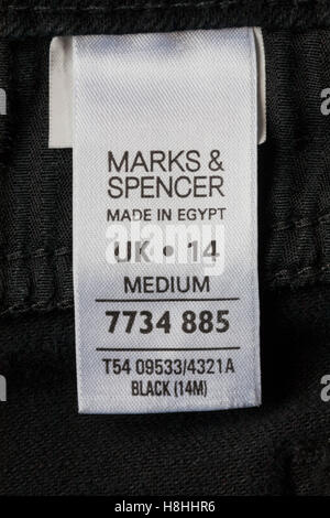 Label in Marks & Spencer schwarze Hose in Ägypten machte - im UK Vereinigtes Königreich, Großbritannien verkauft. Stockfoto