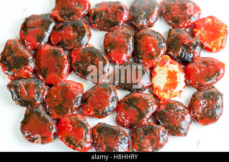 Samen Baby Jackfrucht auf weißem Hintergrund (oder Cochinchin Kürbis, stacheligen bitterer Kürbis Sweet Kürbis, Momordica Cochinchinensis) Stockfoto