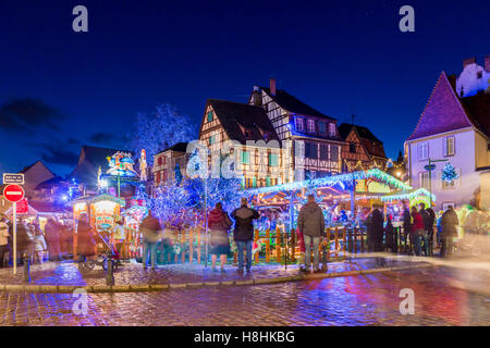 Kinder Kirmes zu Weihnachten. Zierlich Klein-Venedig, Venedig Colmar. Haut-Rhin. Das Elsass. Frankreich Stockfoto