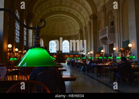 Ein Blick ins Innere der legendären Bates Hall von der Boston Public Library am Copley Square in Bostons Back Bay. Stockfoto