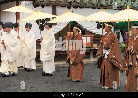 Japan, Kyoto, Zuiki Festival, Kabuto kein Gokuhosen Zeremonie, Shinto Priester, Stockfoto