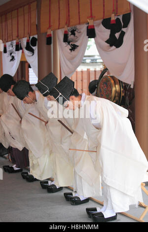 Japan, Kyoto, Zuiki Festival, Kabuto kein Gokuhosen Zeremonie, Shinto Priester, Stockfoto