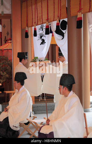 Japan, Kyoto, Zuiki Festival, Kabuto kein Gokuhosen Zeremonie, Shinto Priester, Stockfoto