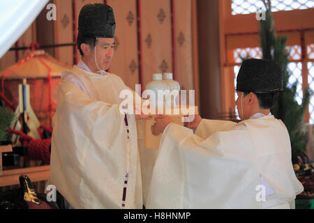 Japan, Kyoto, Zuiki Festival, Kabuto kein Gokuhosen Zeremonie, Shinto Priester, Stockfoto