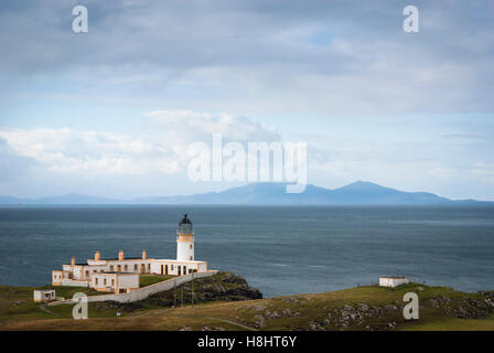 Landschaftlich Point Lighthouse auf der Isle Of Skye und über Little Minch auf die äußeren Hebriden, Schottland Stockfoto