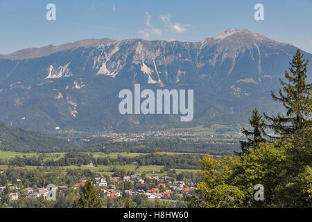 Bled mit Bergkette der Karawanken in Slowenien Oberkrain Stockfoto