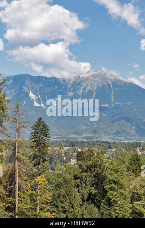 Bled mit Bergkette der Karawanken in Slowenien Oberkrain Stockfoto