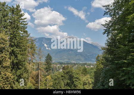 Bled mit Bergkette der Karawanken in Slowenien Oberkrain Stockfoto