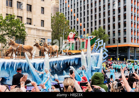 Adelaide, South Australia - 12. November 2016: mehr als 250.000 kam in die Innenstadt, 172 bunten Sets zu sehen. Stockfoto