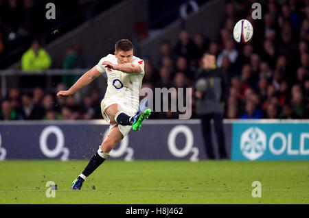 Englands Owen Farrell Tritte Ziel jedoch verfehlt während der Herbst-internationale match bei Twickenham Stadium in London. Stockfoto