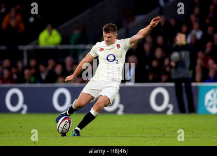 Englands Owen Farrell Tritte Ziel jedoch verfehlt während der Herbst-internationale match bei Twickenham Stadium in London. Stockfoto